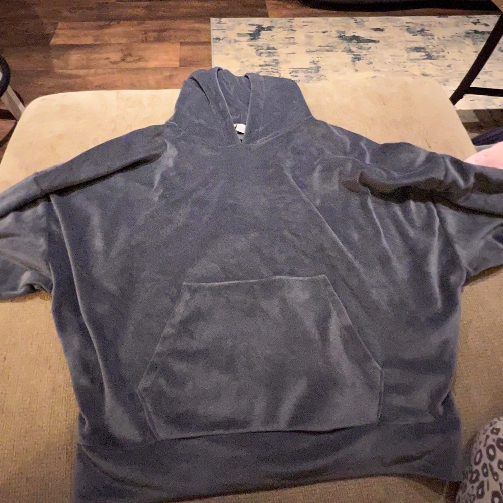 American Eagle velvet Cropped Hoodie